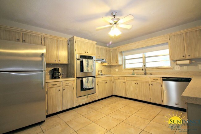 Building Photo - Spacious Poquito Bayou Home