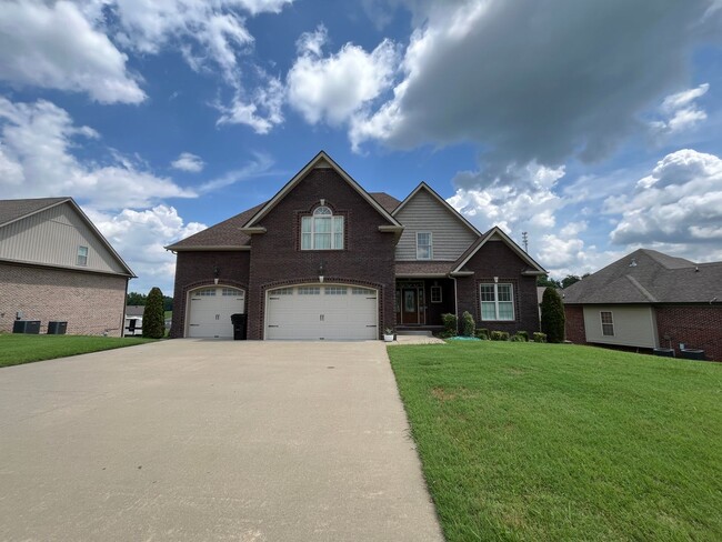 Building Photo - Large Executive Home in Adams with Easy Ac...