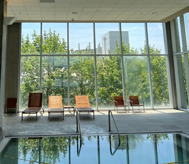 Foto del edificio - 9655 Woods Dr