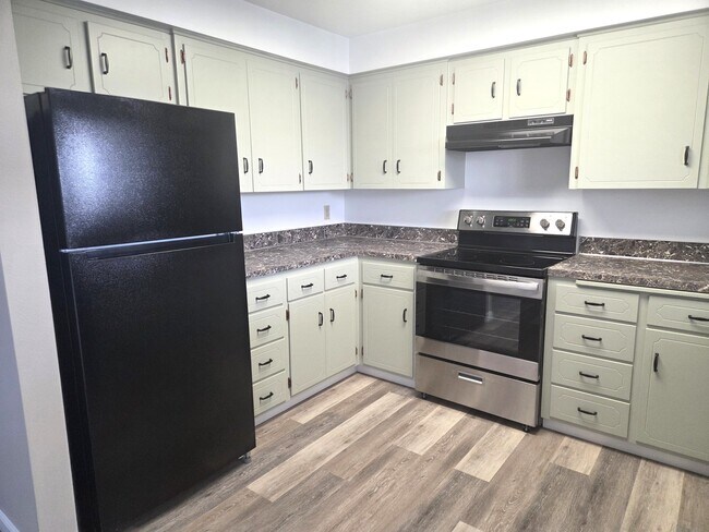 Cocina - 7002 1/2 Maclaren Way