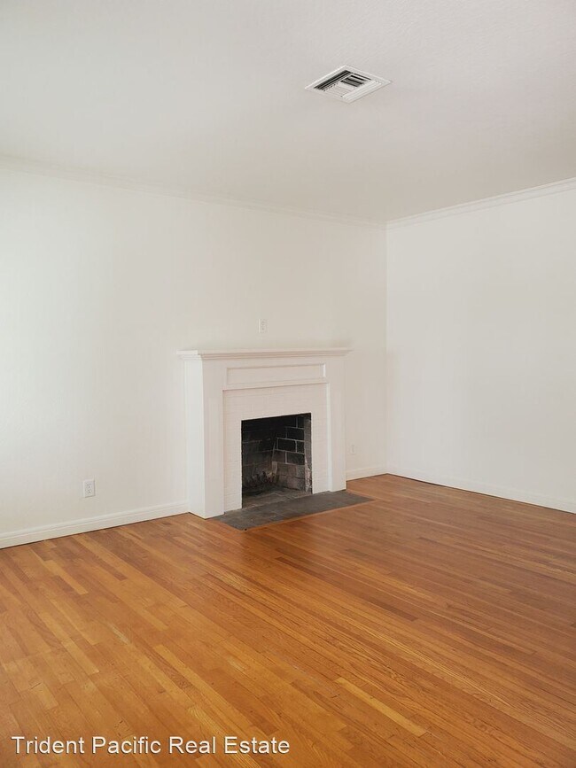 Building Photo - 4 br, 3.5 bath House - 654 H Avenue