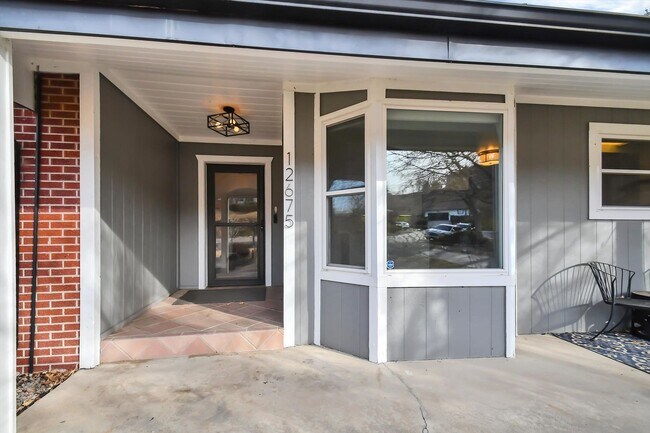 Foto del edificio - Amazing Backyard Oasis in Applewood - Available Soon - Schedule a tour TOAY!!