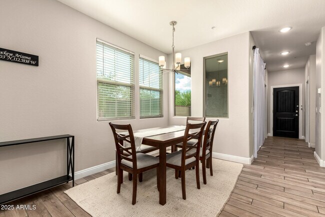 Foto del edificio - 2470 N Heritage St