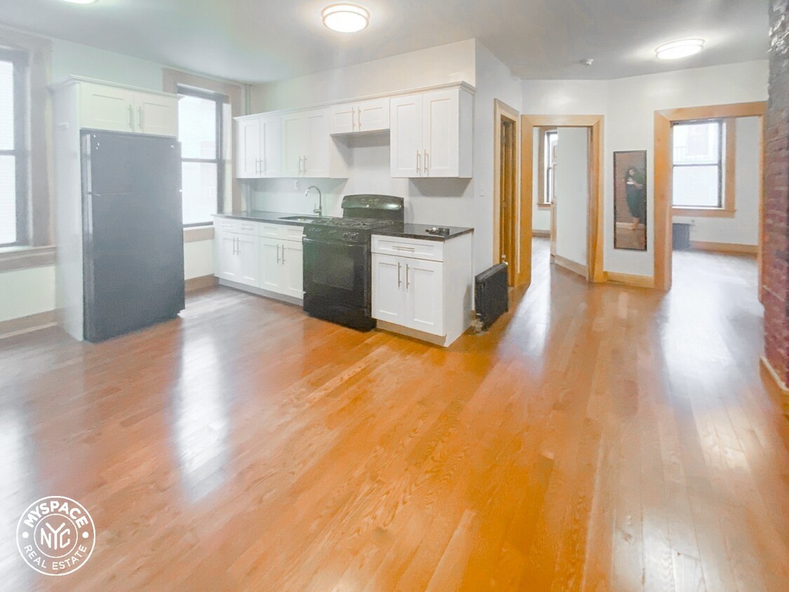 Primary Photo - 18 E 21st St
