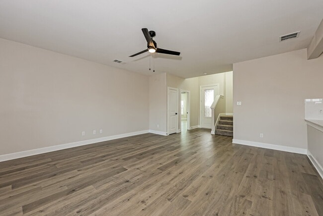 Building Photo - 308 Live Oak Ln