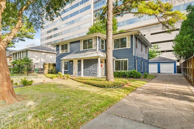 Building Photo - 2111 Sheridan St