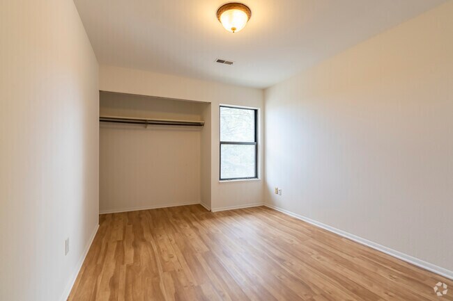 2 habitaciones, 1 baño - 750 pies cuadrados - 2.º piso - Habitación 2 - Knob Pines Apartments