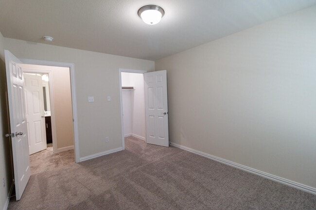 Foto del edificio - 572 Ruthye Ln