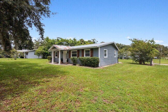 Foto del edificio - 2 Bedroom Single Family in DeLand