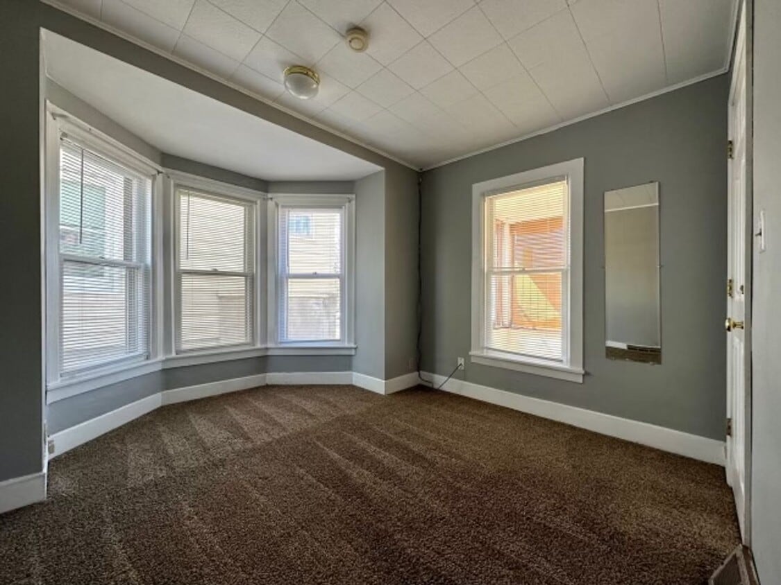 Foto principal - 812 7th Ave S