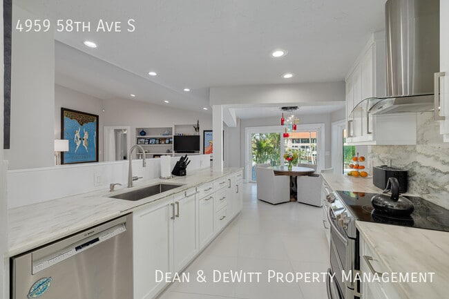 Foto del edificio - 4 Bed/3 Bath