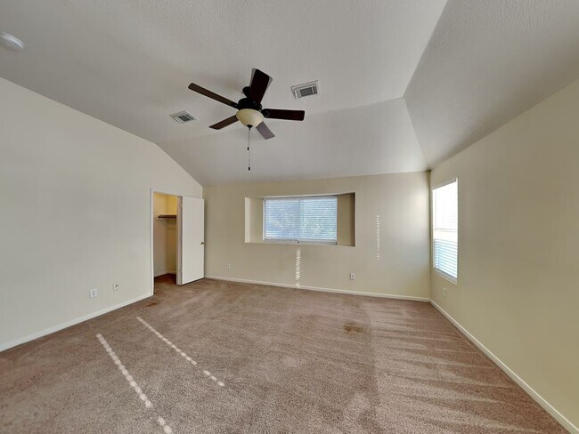 Building Photo - 1818 Day Lily Way