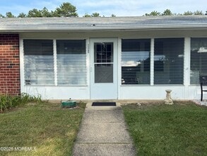 Building Photo - 1178B Clydebank Ct