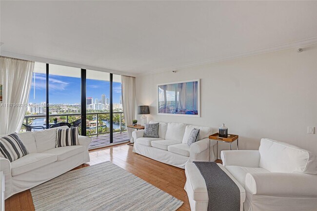 Building Photo - 3640 Yacht Club Dr