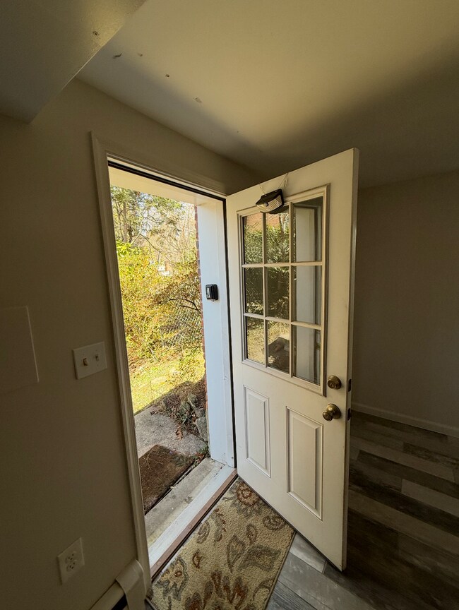 Foto del edificio - 6711 Park Hall Dr