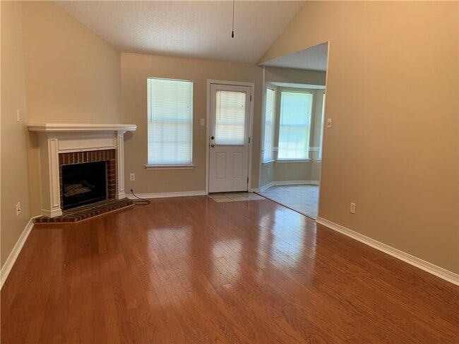 Building Photo - SOUGHT AFTER WEST MOBILE!