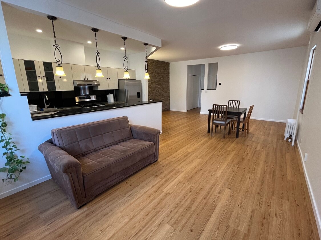 Primary Photo - 6055 Woodbine St