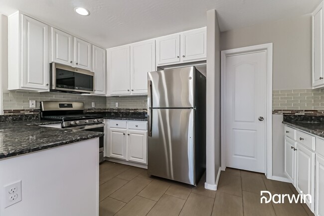 Building Photo - 18273 W Smokey Dr, Surprise, AZ 85388