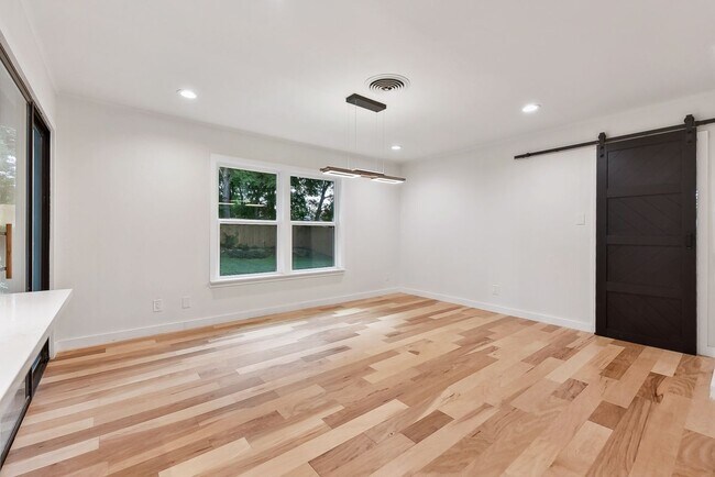 Building Photo - 11900 Dove Haven Dr