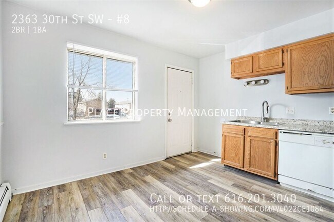 Building Photo - 2363 30th #8 Upper 2 bedroom Unit!