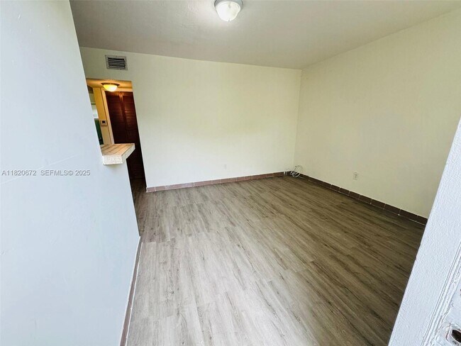 Foto del edificio - 2900 W Flagler St