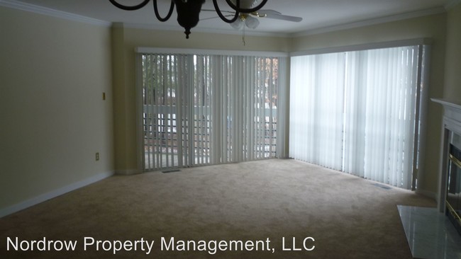 Foto del edificio - 102 Water Pointe Ct