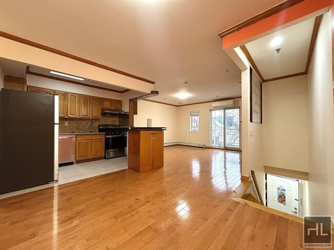 Building Photo - 70 STREET