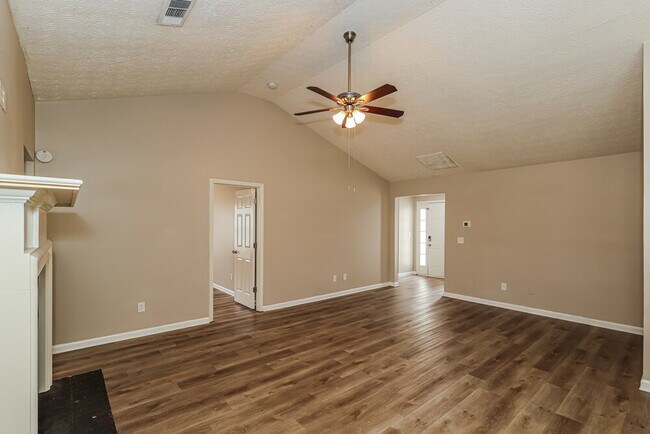 Foto del edificio - 1825 Courtyard Ln