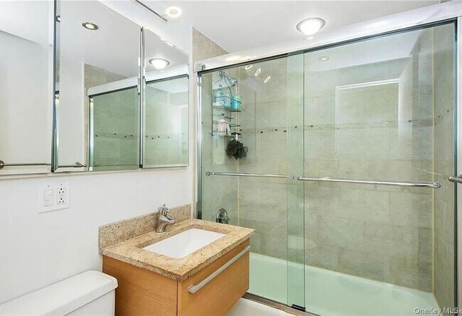 Foto del edificio - 1155 Warburton Ave