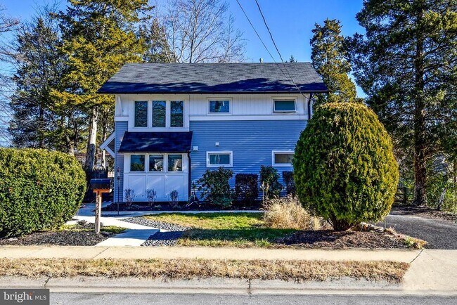 Foto del edificio - 13207 Midway Ave