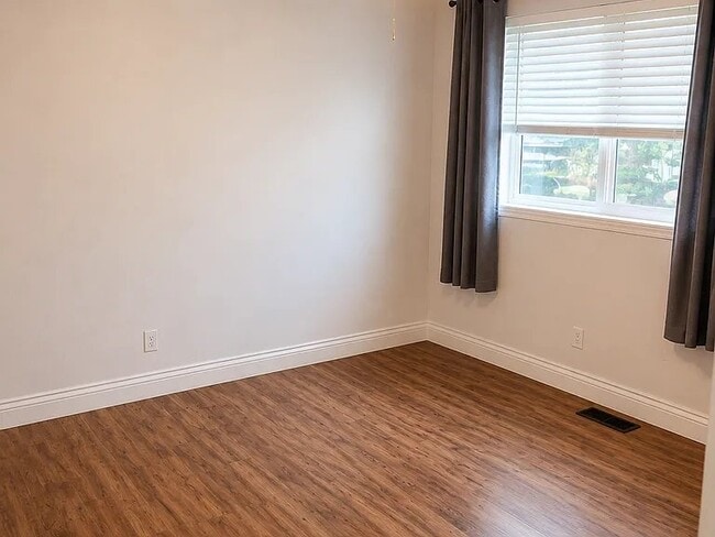 Building Photo - 3811 S 900 E