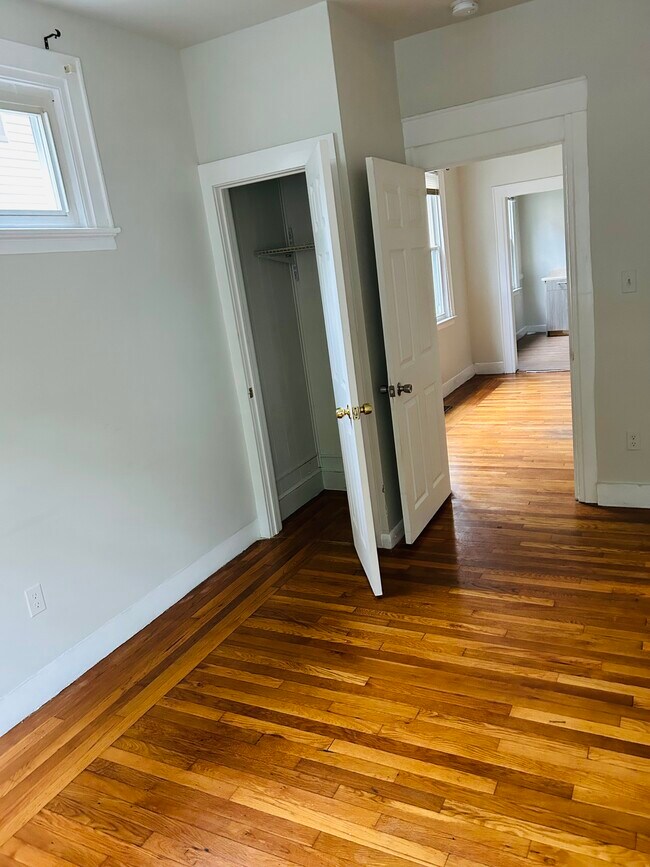 Foto del edificio - 394 Shelton Ave