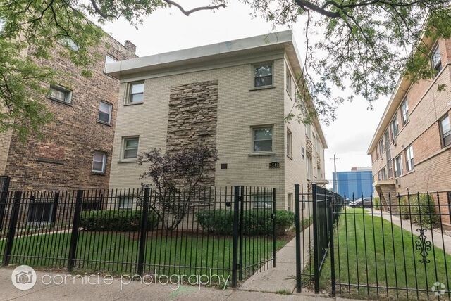 Building Photo - 4540 N Wolcott Ave