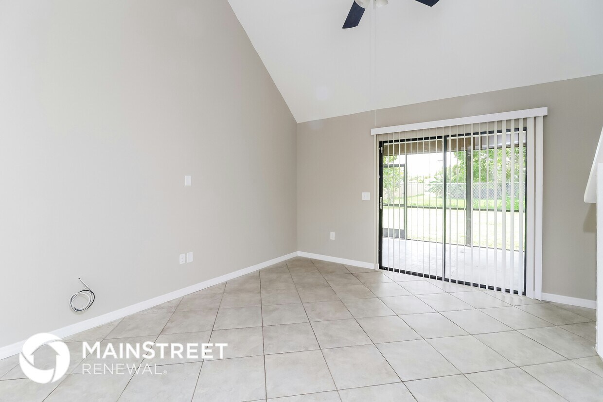 Foto principal - 308 SE 17th Pl
