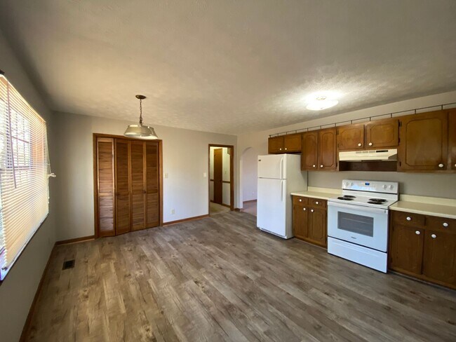 Building Photo - 6414 Permita Court