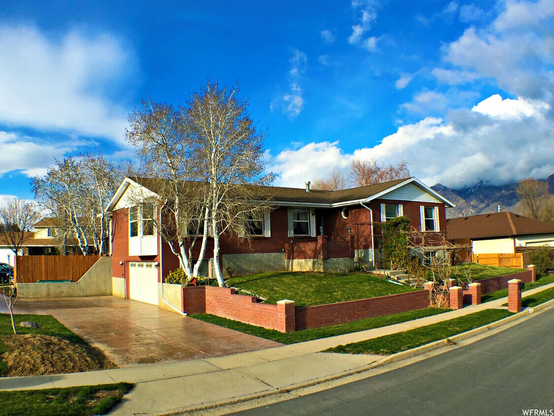 Primary Photo - 2027 Kramer Dr