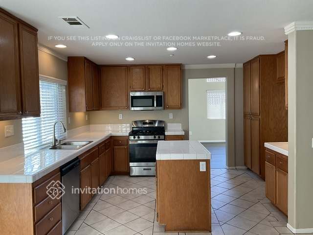 Foto del edificio - 7251 Fairwood Ln