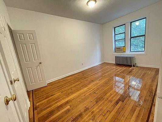 Foto del edificio - 2 bedroom in BRONX NY 10467