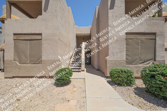 Building Photo - 5035 N 17th Ave