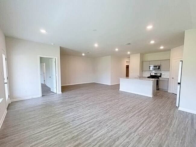 Building Photo - Spacious 4BR Home in Zachary – Pet Friendl...