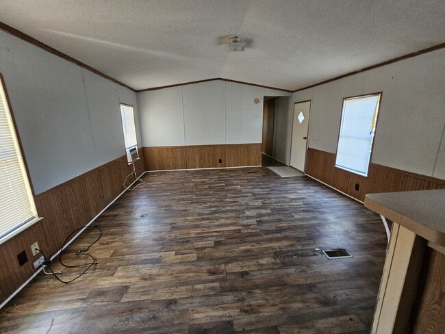 Building Photo - 115 Mary Ave