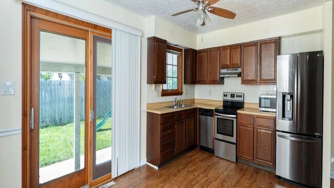 Building Photo - 3669 Sundart Dr