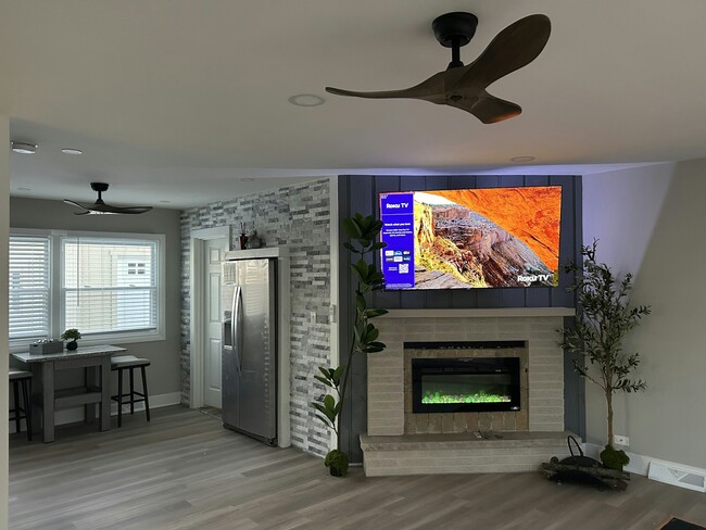 Building Photo - 921 Stratford Ln