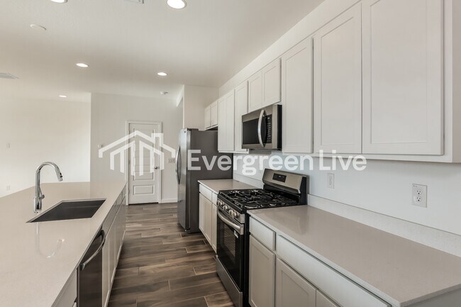 Building Photo - 10115 E Ulysses Ave