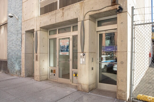 Building Photo - 534 W 42nd St