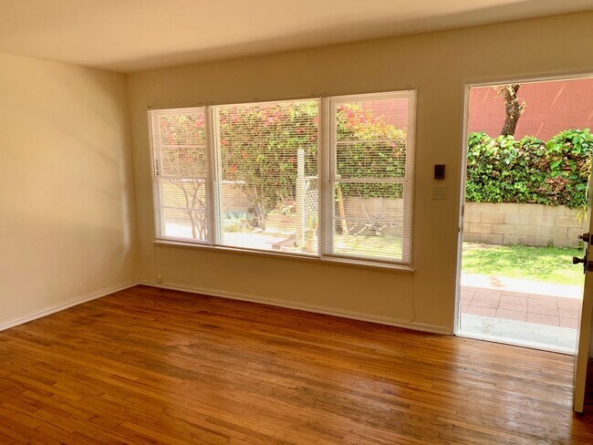 Living Room - 833 Cedar St