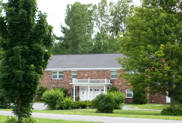 Building Photo - Colonial Manor Apartments