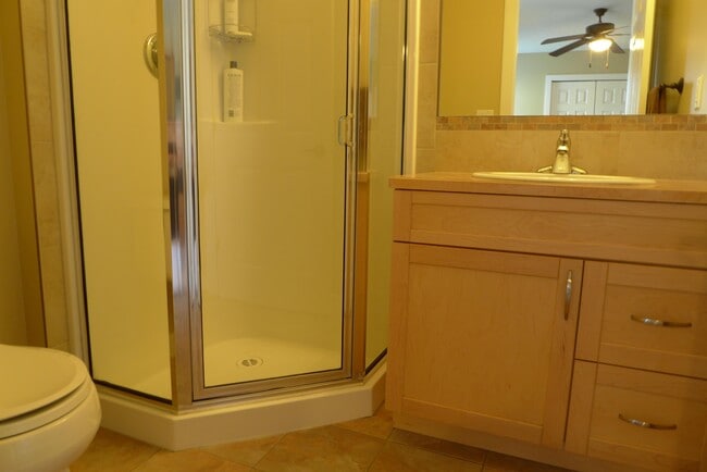 Building Photo - 0 Bed 0 Bath Unit in Red Deer, AB