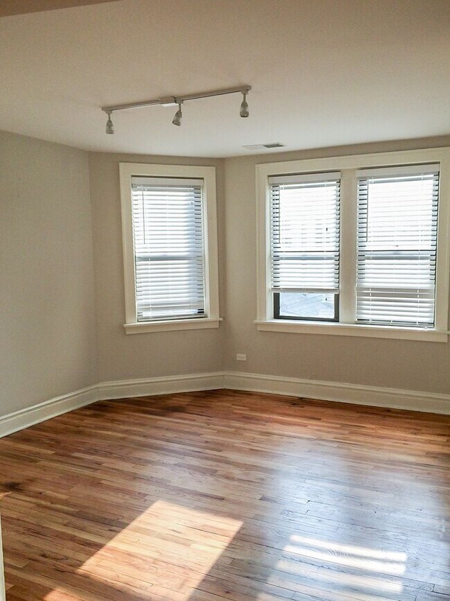 Foto del edificio - 2229 W Wilson Ave