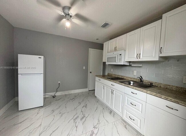 Foto del edificio - 11001 SW 56th St
